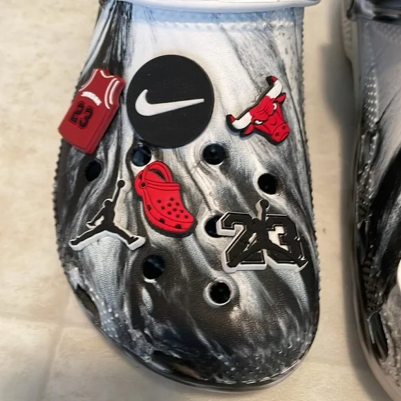 Crocs Classic Clog men’s size 9 - Picture 10 of 16